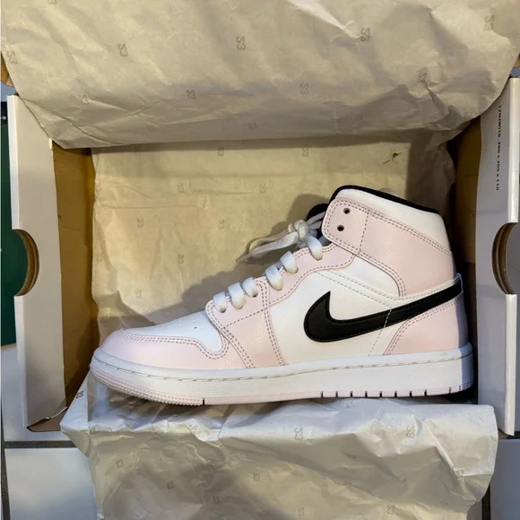 Jordan Women’s Air Jordan 1 Mid Light Violet/Black-White - Picture 4 of 8